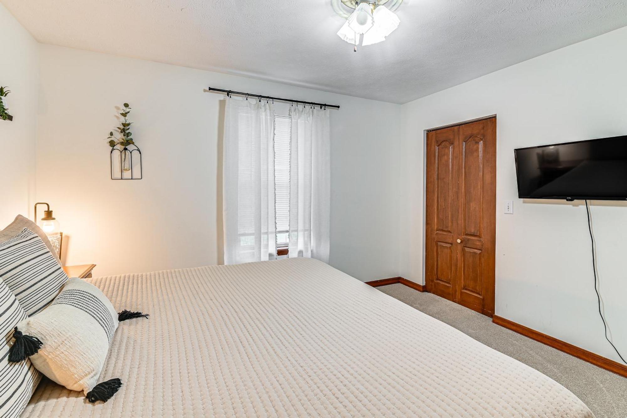 Вилла Williamstown Gem With Private Pool And Hot Tub! Экстерьер фото